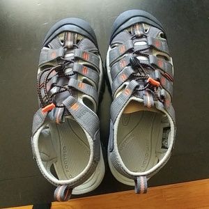 11.5 Mens Keen sandals Never worn